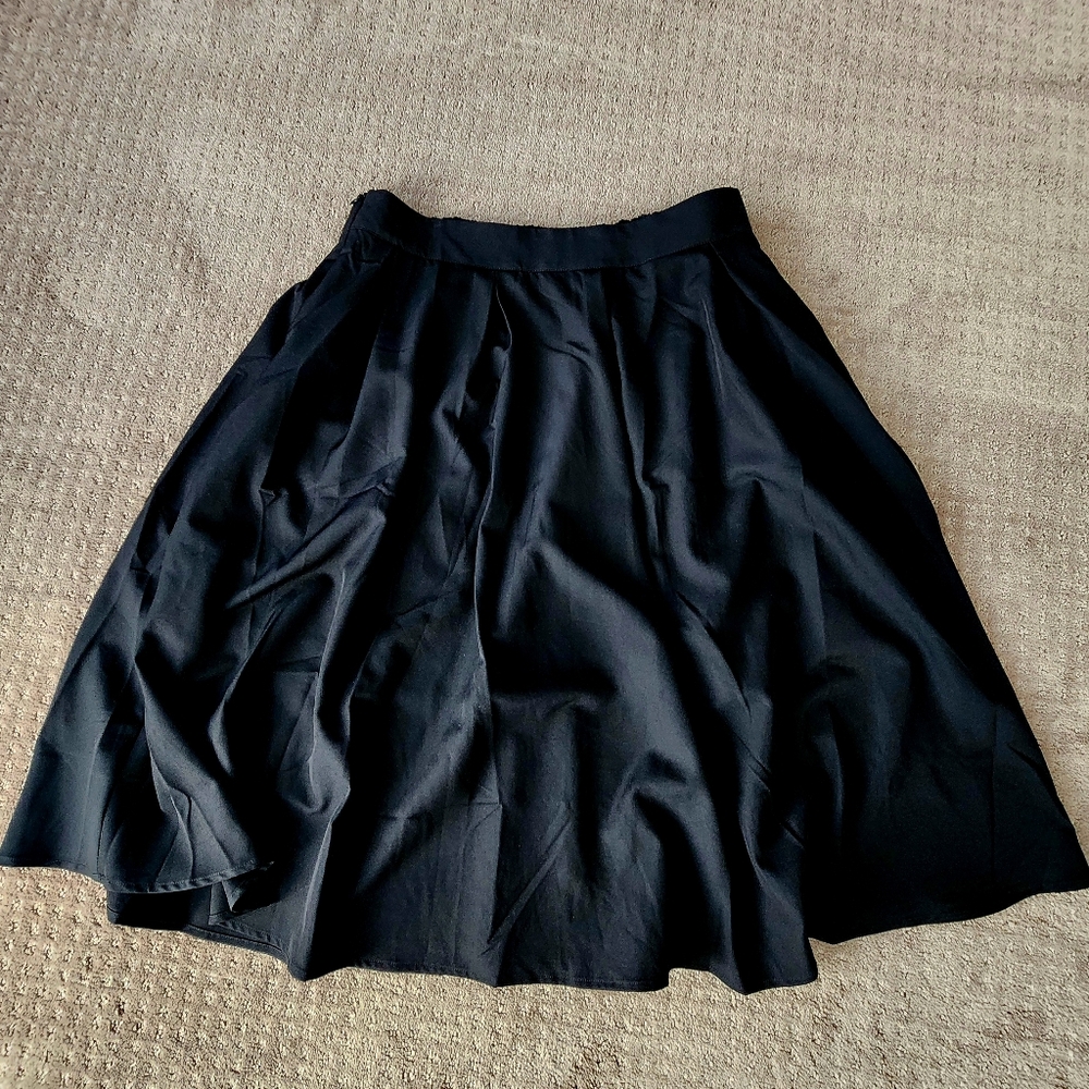 NWT Urban Coco black midi circle skirt WITH POCKETS, Sz LG